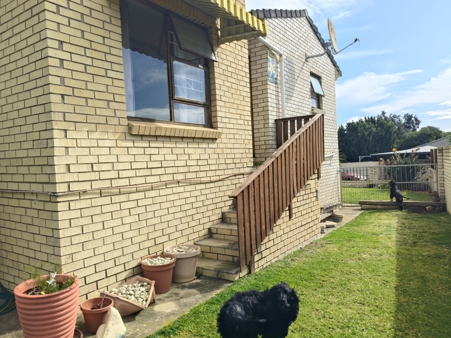 3 Bedroom Property for Sale in Wavecrest Eastern Cape
